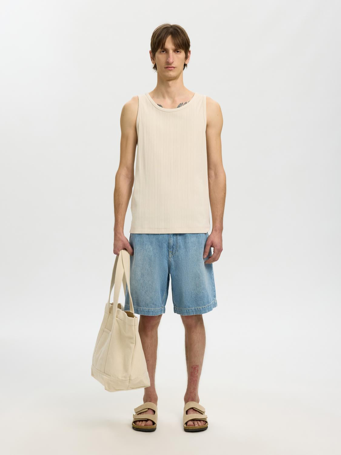 model_shot-creative